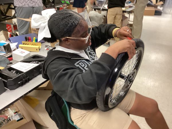 Raven Racing students building car #2044, photo 55 of 64