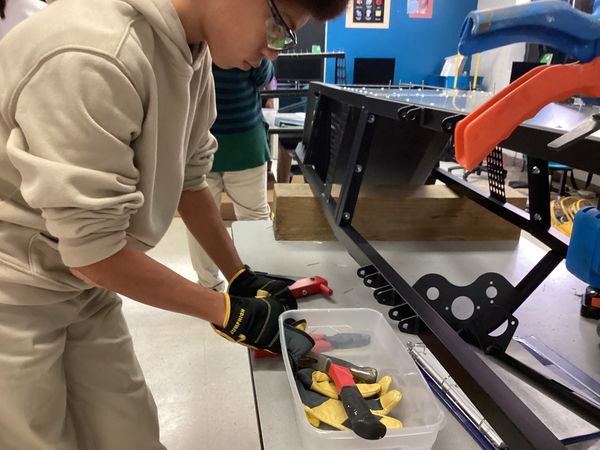 Raven Racing students building car #2049, photo 19 of 83