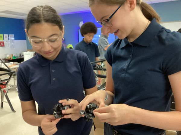 Raven Racing students building car #2049, photo 43 of 83